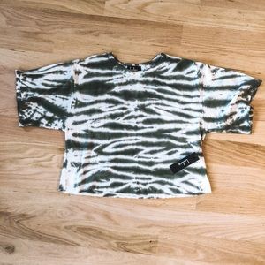 BRAND NEW LuLu’s Tee